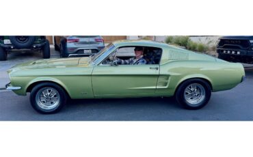 Ford-Mustang-1967-Lime-Gold-Metallic-Black