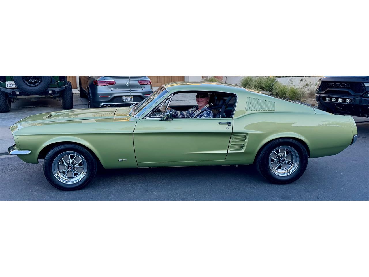 Ford-Mustang-1967-Lime-Gold-Metallic-Black