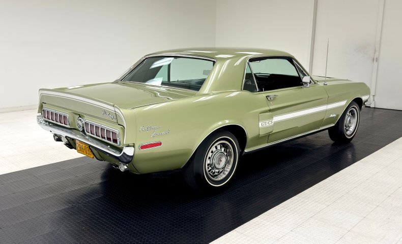 Ford-Mustang-1968-Lime-Gold-Black-10
