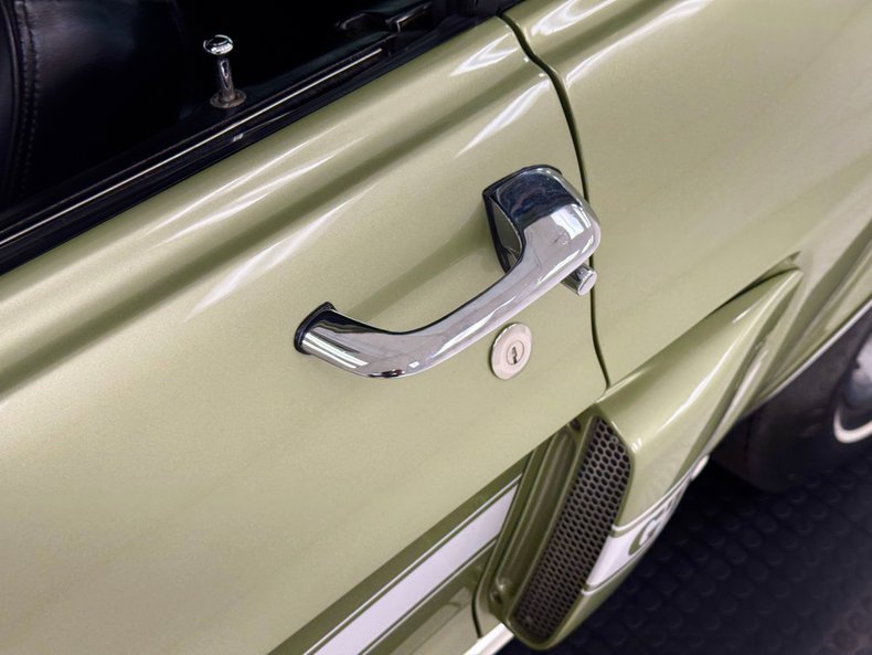 Ford-Mustang-1968-Lime-Gold-Black-23