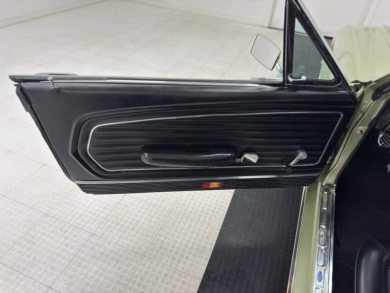 Ford-Mustang-1968-Lime-Gold-Black-35