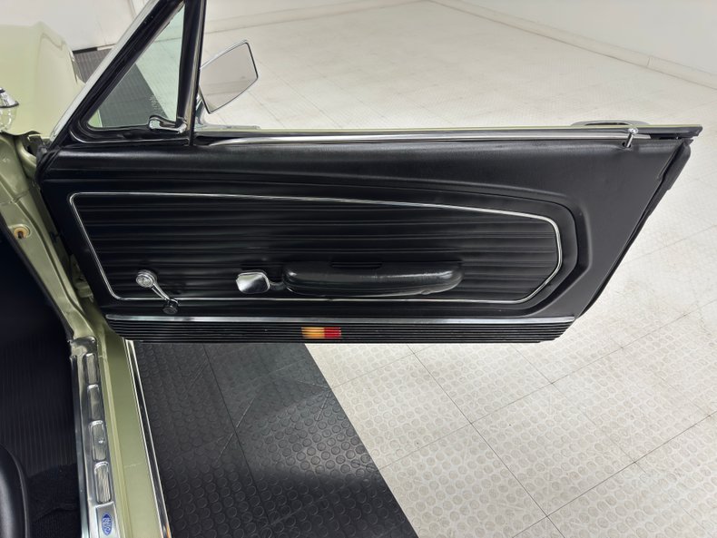 Ford-Mustang-1968-Lime-Gold-Black-36
