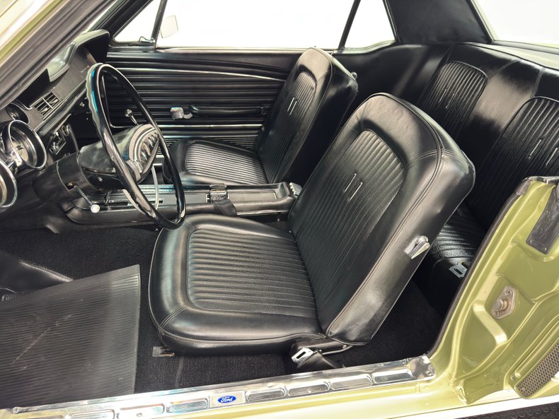 Ford-Mustang-1968-Lime-Gold-Black-37