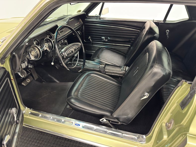 Ford-Mustang-1968-Lime-Gold-Black-38