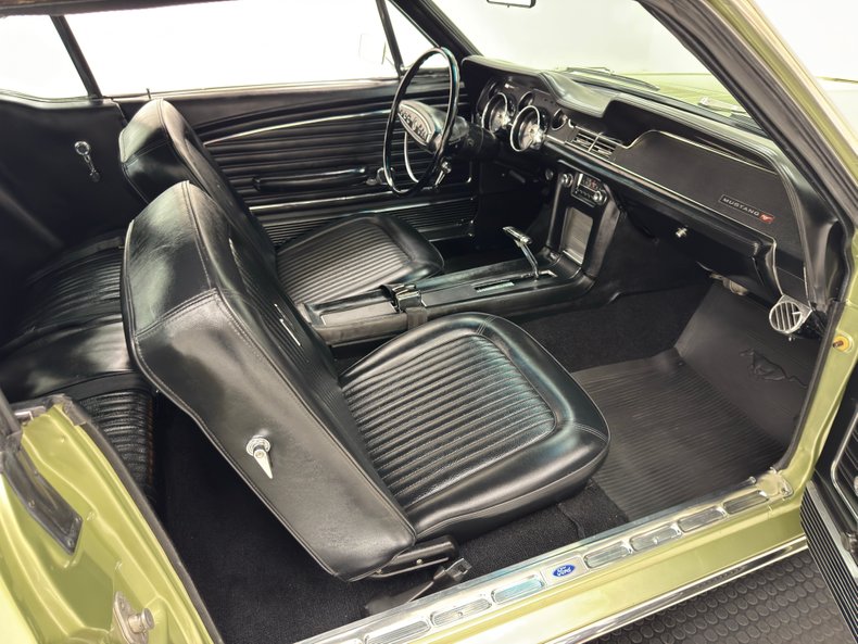 Ford-Mustang-1968-Lime-Gold-Black-41