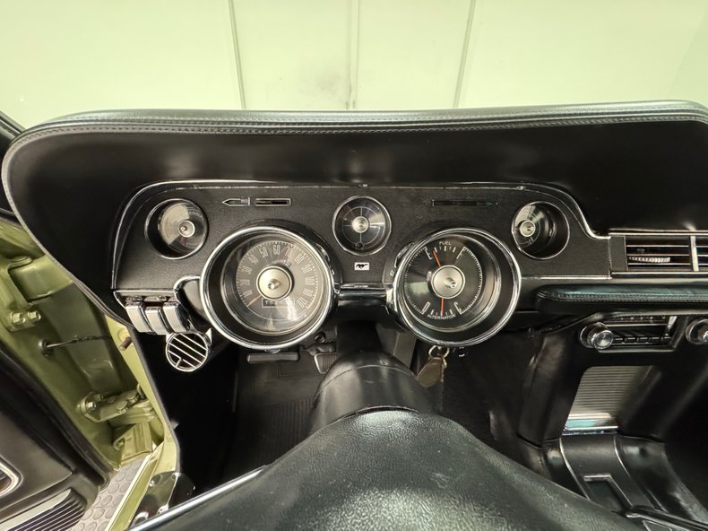 Ford-Mustang-1968-Lime-Gold-Black-44