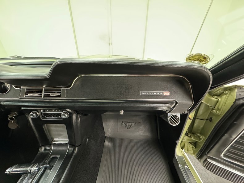 Ford-Mustang-1968-Lime-Gold-Black-48
