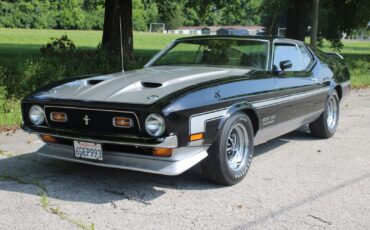 Ford-Mustang-1971-Fastback-2