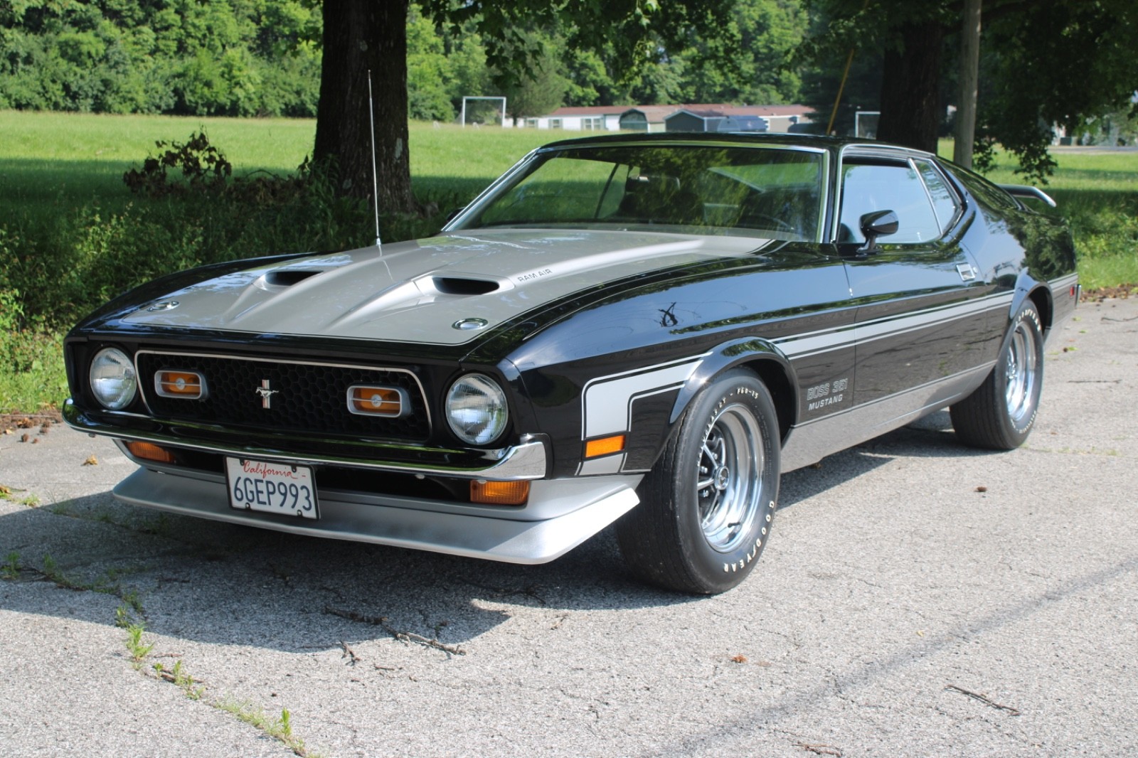 Ford-Mustang-1971-Fastback-2
