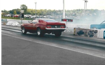 Ford-Mustang-1971-Fastback-30