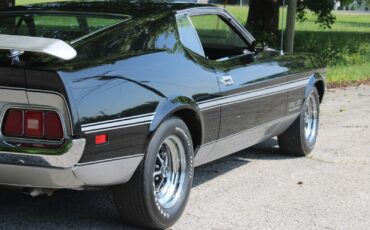 Ford-Mustang-1971-Fastback-9
