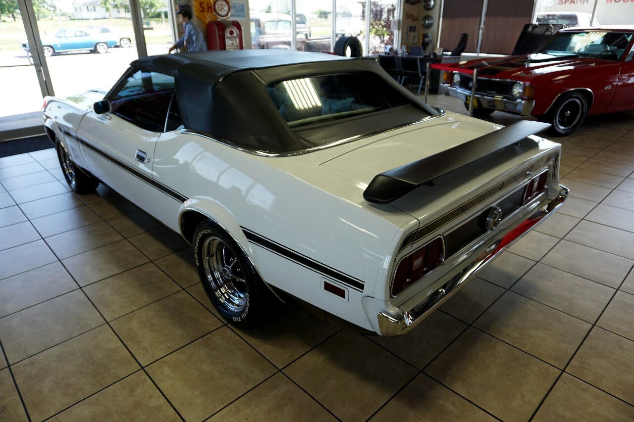 Ford-Mustang-1973-Classic-Car-37