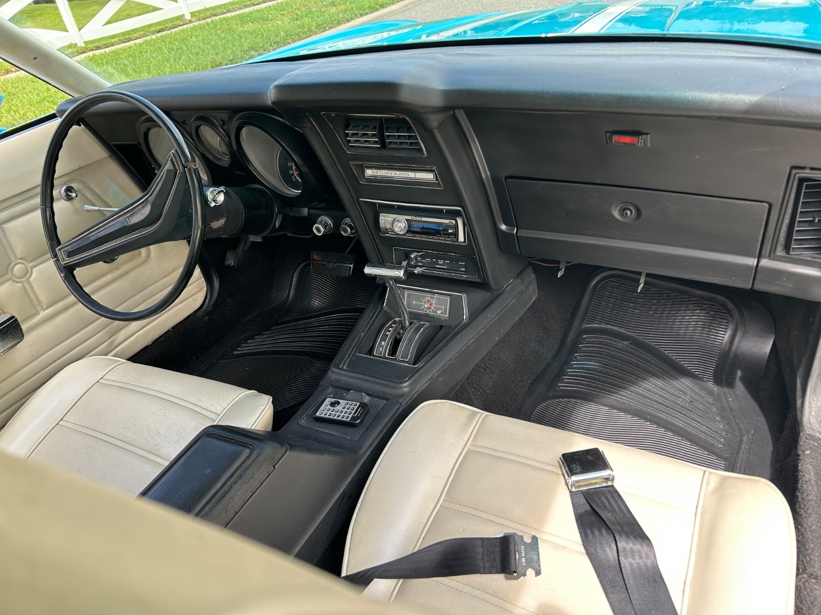 Ford-Mustang-1973-Coupe-10