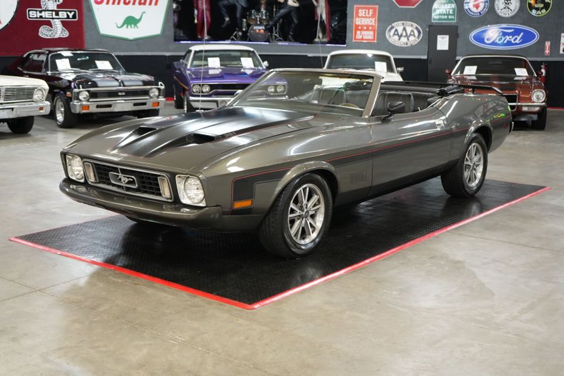 Ford-Mustang-1973-Gray-Black-1
