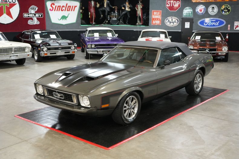 Ford-Mustang-1973-Gray-Black-22
