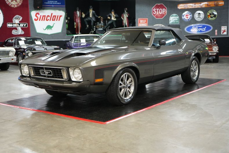 Ford-Mustang-1973-Gray-Black-25