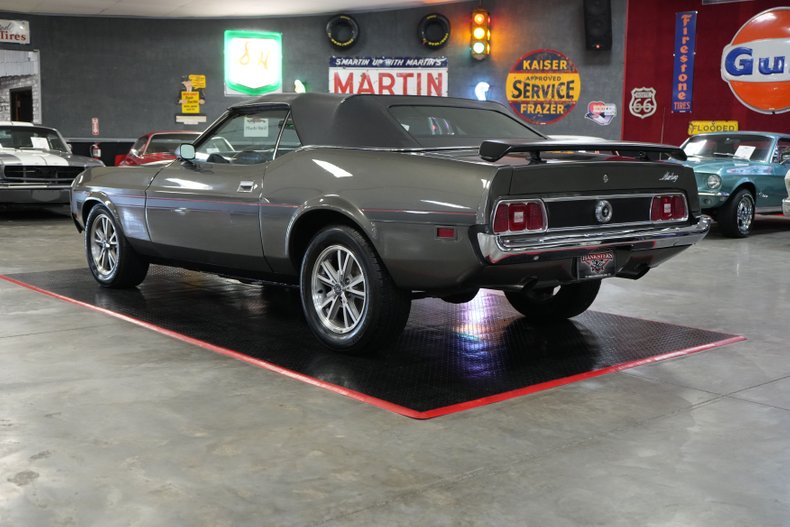 Ford-Mustang-1973-Gray-Black-27