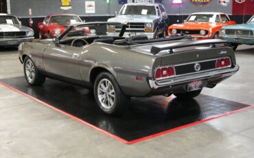 Ford-Mustang-1973-Gray-Black-3