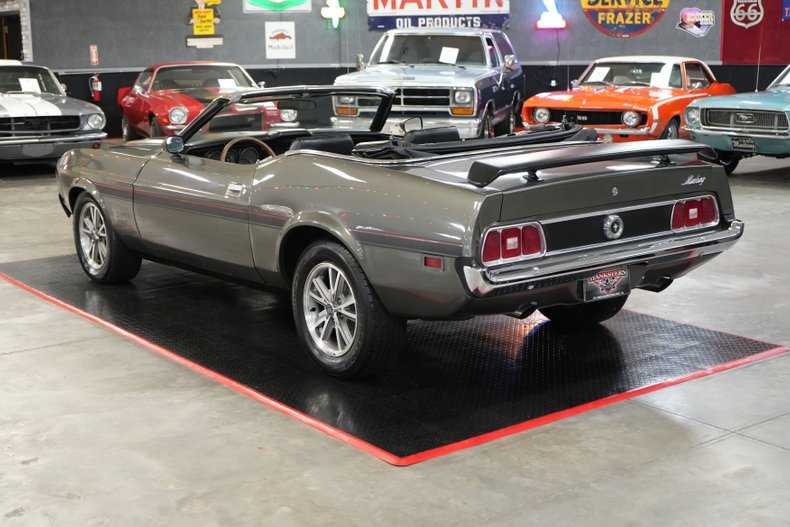 Ford-Mustang-1973-Gray-Black-3