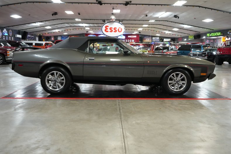 Ford-Mustang-1973-Gray-Black-30