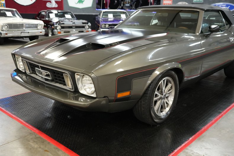 Ford-Mustang-1973-Gray-Black-33