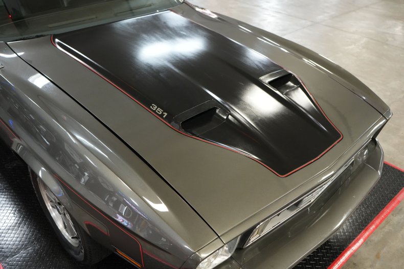 Ford-Mustang-1973-Gray-Black-37