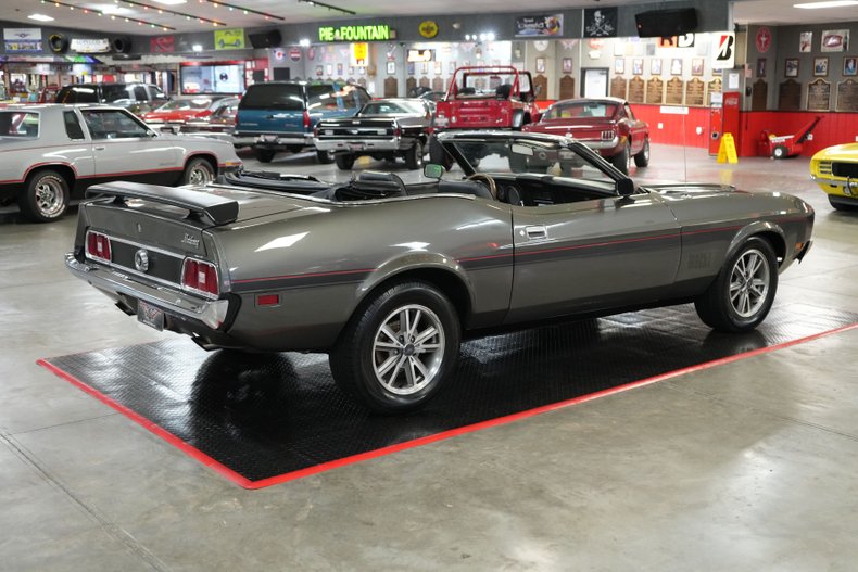 Ford-Mustang-1973-Gray-Black-5