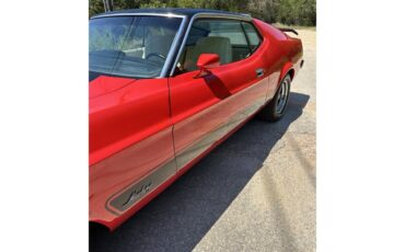 Ford-Mustang-1973-red-white-2