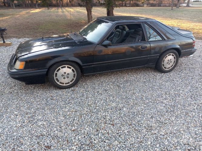 Ford-Mustang-1985-Black-5