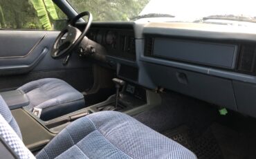 Ford-Mustang-1985-Convertible-12