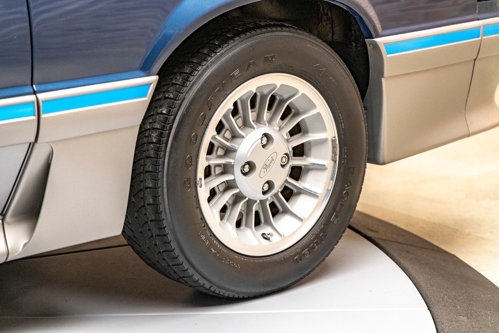 Ford-Mustang-1987-Coupe-11