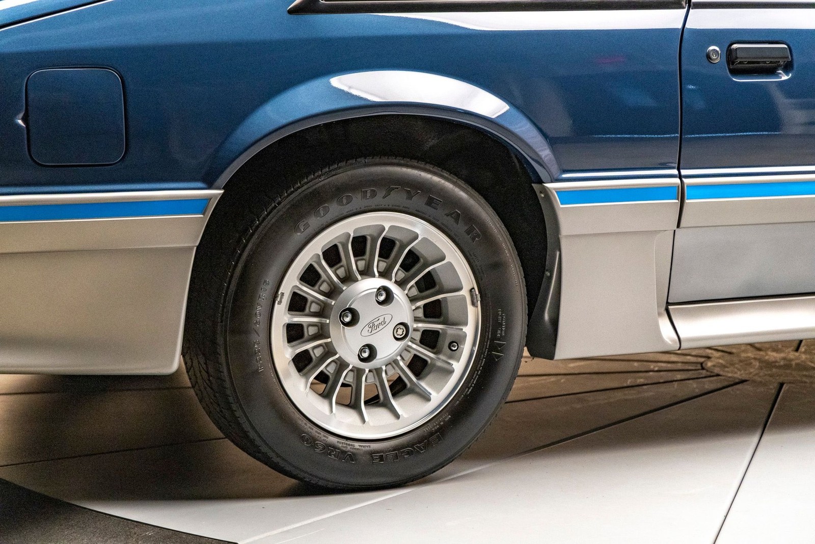 Ford-Mustang-1987-Coupe-12