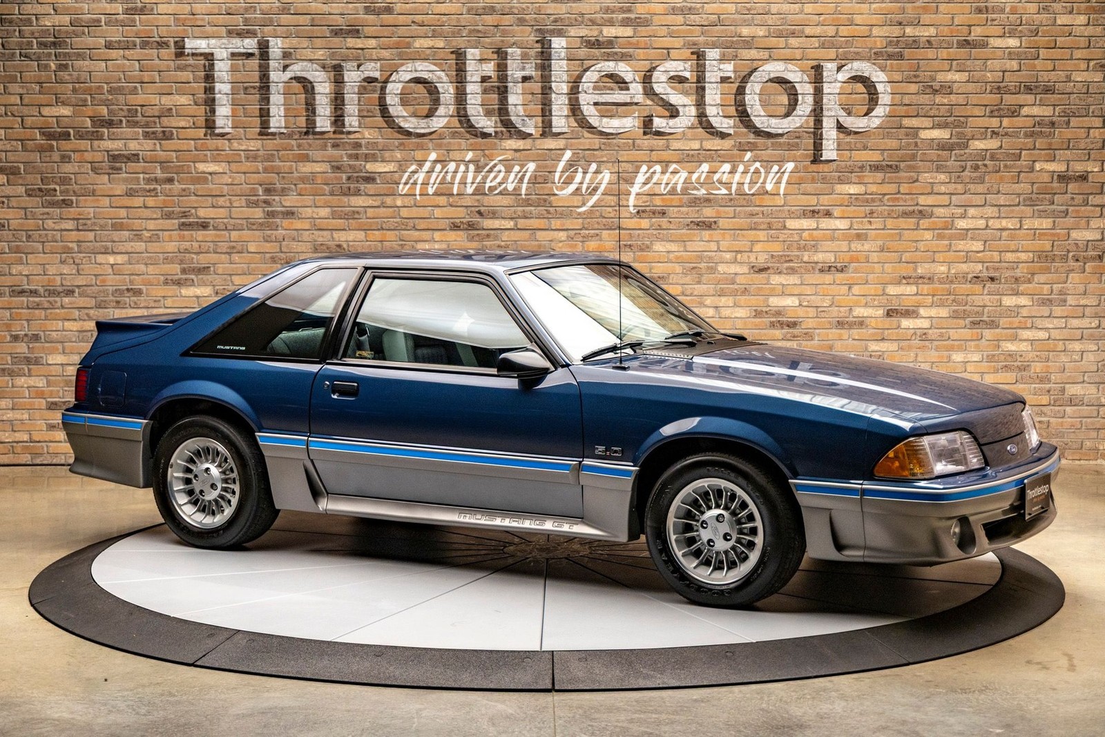 Ford-Mustang-1987-Coupe-2