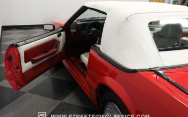 Ford-Mustang-1989-Bright-Red-White-35