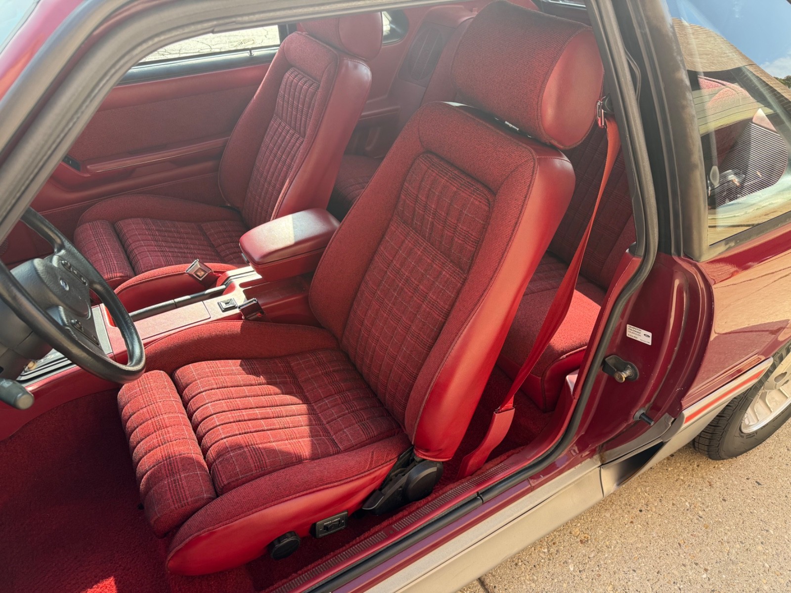 Ford-Mustang-1989-Coupe-24