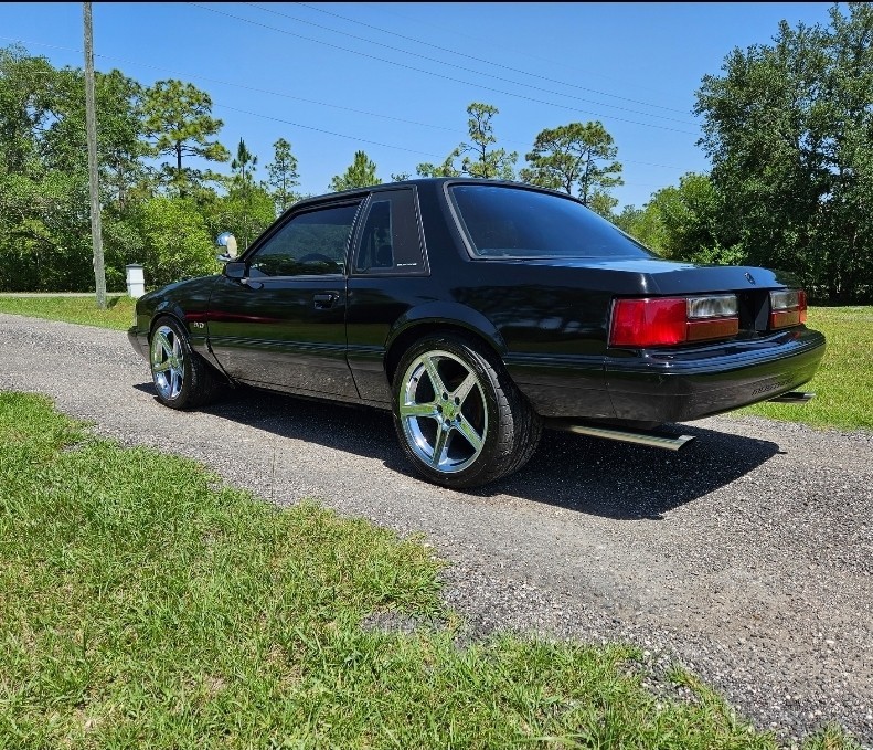 Ford-Mustang-1989-Sedan-1