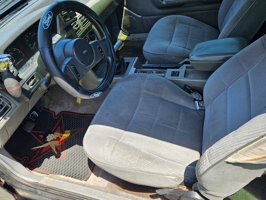 Ford-Mustang-1989-Sedan-12