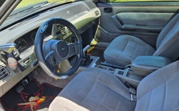 Ford-Mustang-1989-Sedan-13