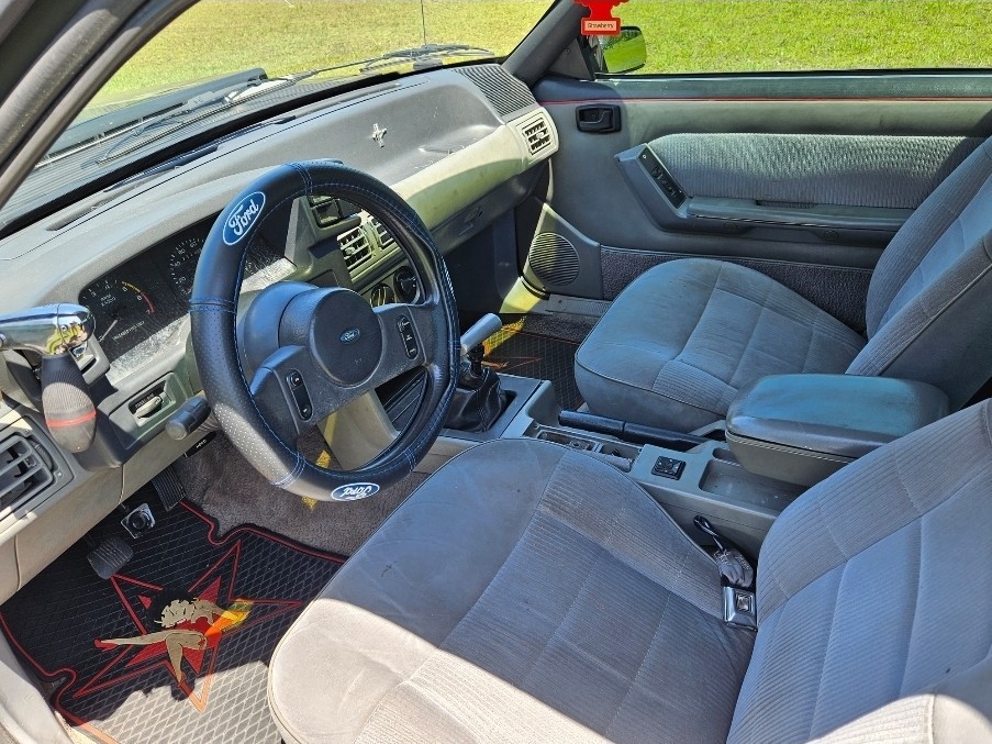Ford-Mustang-1989-Sedan-13