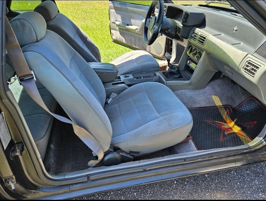 Ford-Mustang-1989-Sedan-14