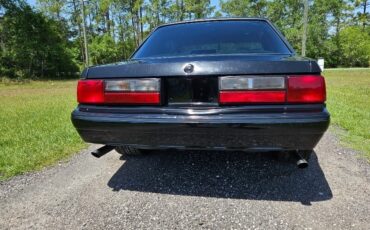 Ford-Mustang-1989-Sedan-2