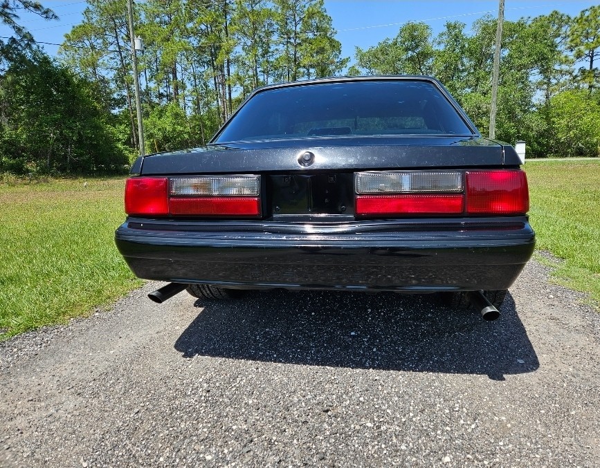 Ford-Mustang-1989-Sedan-2