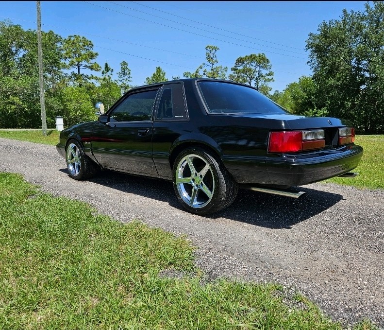 Ford-Mustang-1989-Sedan-22