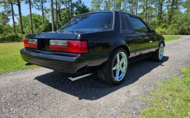 Ford-Mustang-1989-Sedan-3