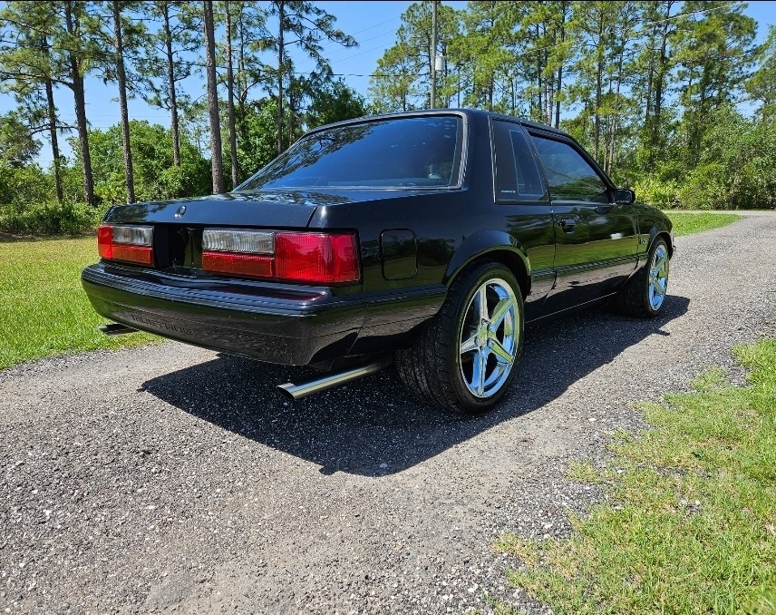 Ford-Mustang-1989-Sedan-3