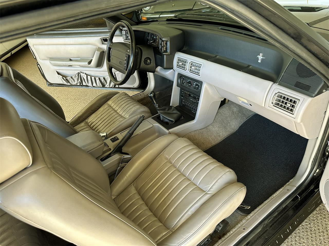Ford-Mustang-1992-Black-Grey-27