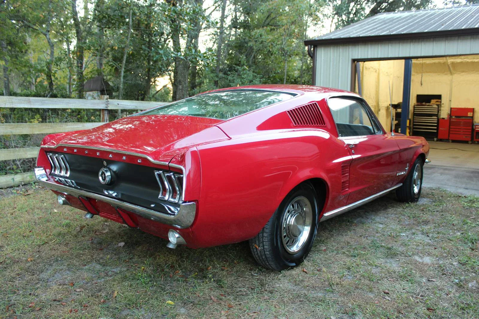 Ford-Mustang-390-s-code-1967-Red-White-16
