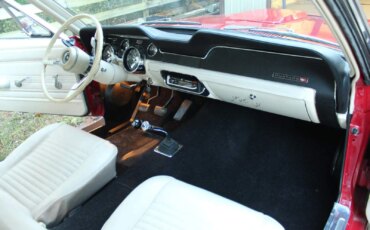 Ford-Mustang-390-s-code-1967-Red-White-17