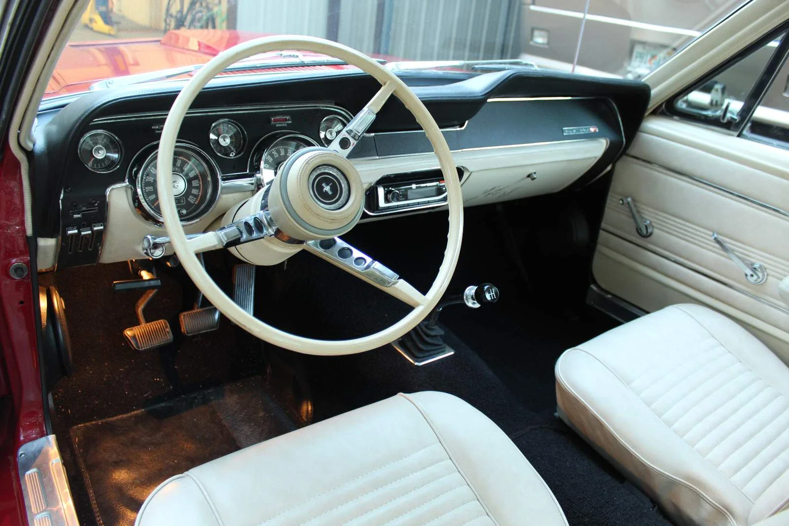 Ford-Mustang-390-s-code-1967-Red-White-18