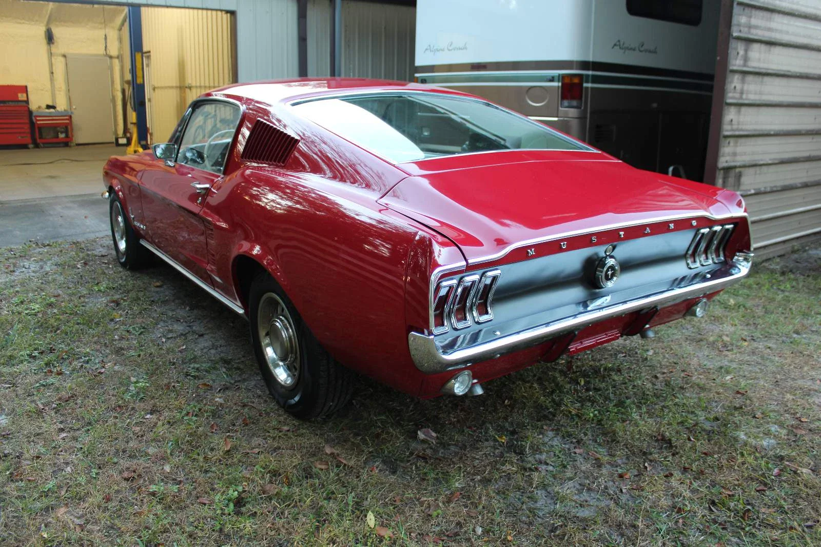 Ford-Mustang-390-s-code-1967-Red-White-3